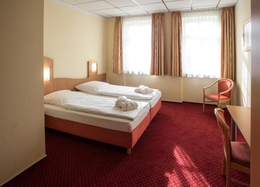 Johanniterhotel Nieder Weisel ภายนอก รูปภาพ