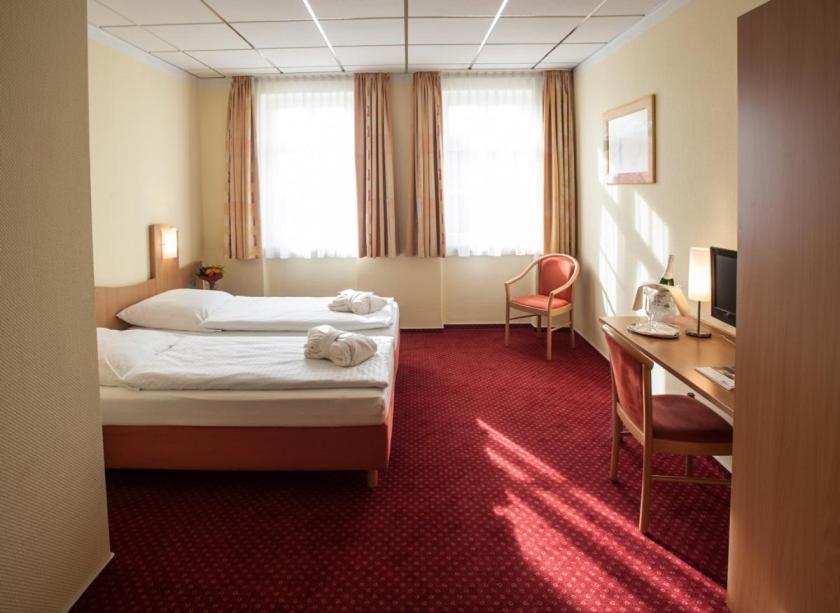 Johanniterhotel Nieder Weisel ภายนอก รูปภาพ